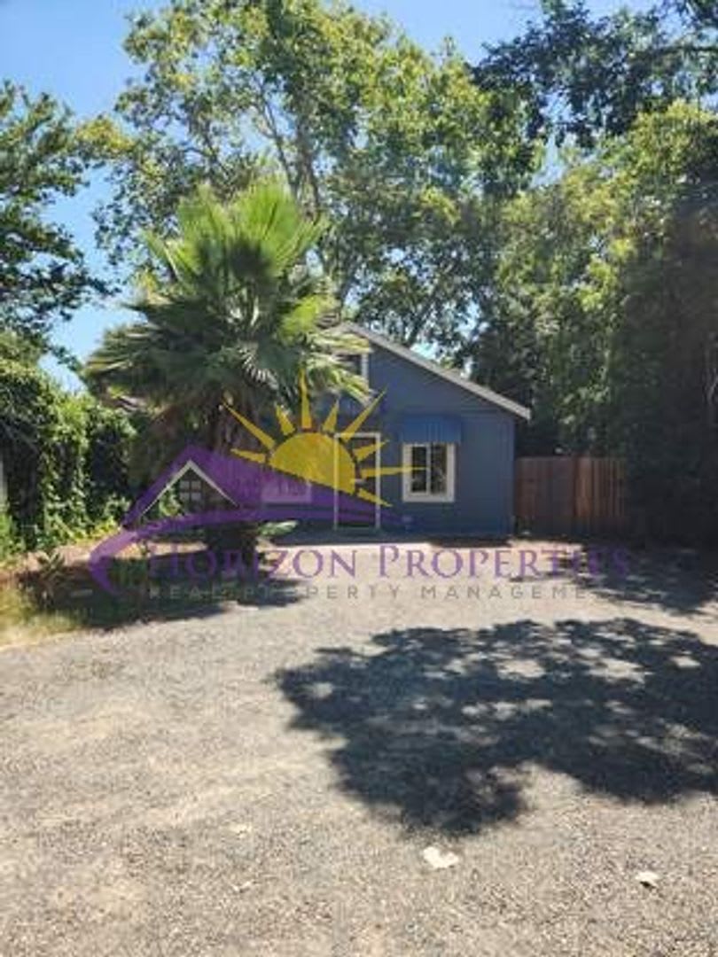 Remodeled 3 Bed 2 Bath 1 050 Sq Ft Oak Park Home – photo 2