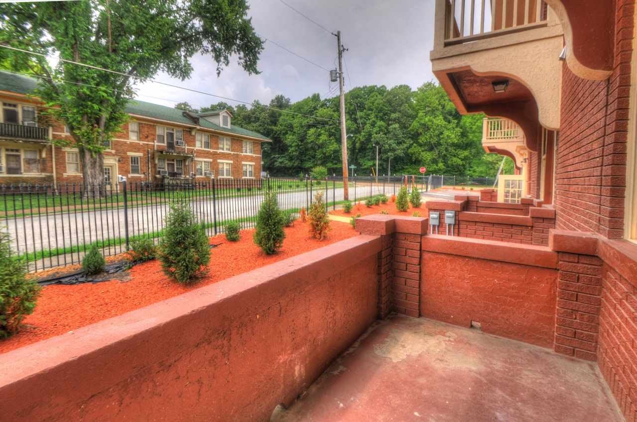 528 E PARKWAY Ave – photo 3