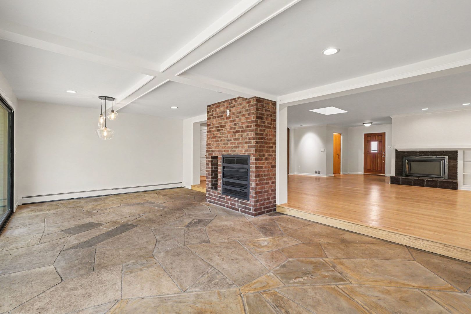 Beautifully Updated 4BR Home Blending Mid-Century Charm & Modern Comfort – photo 5