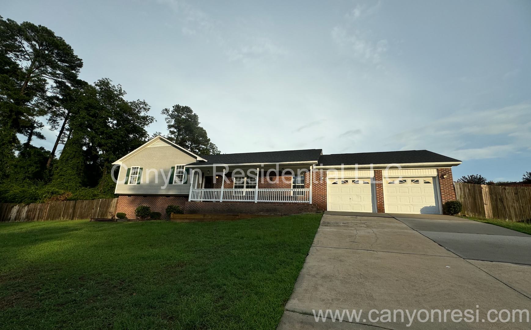 Recently Renovated 3 Bedroom Beautiful home! – photo 1