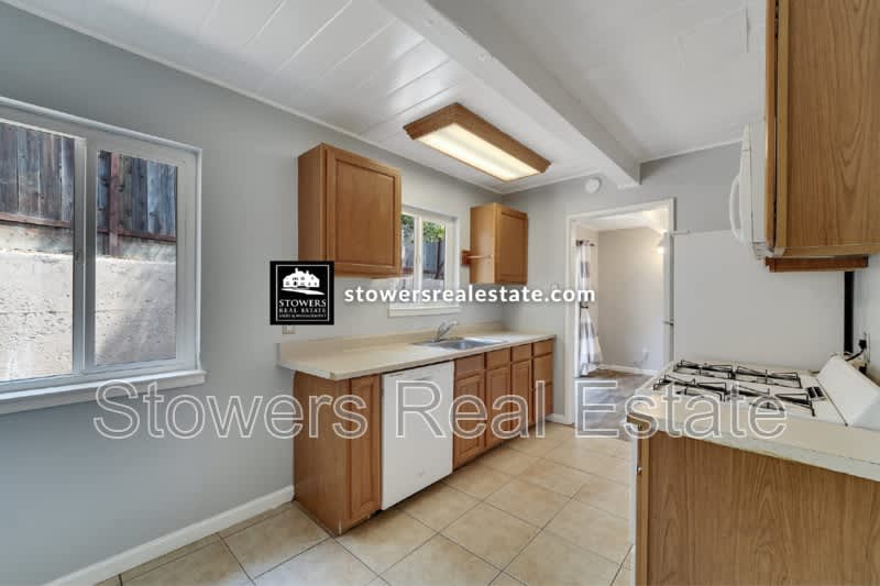 2073 Overhill Rd – photo 5