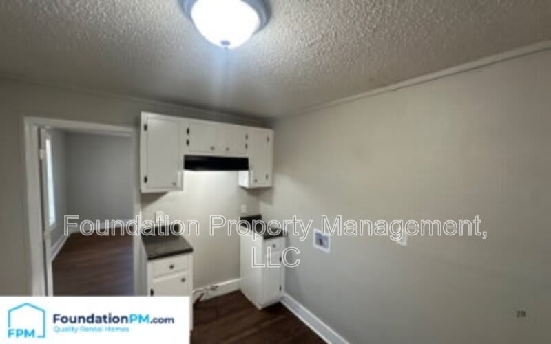 1596 Barton Street – photo 4