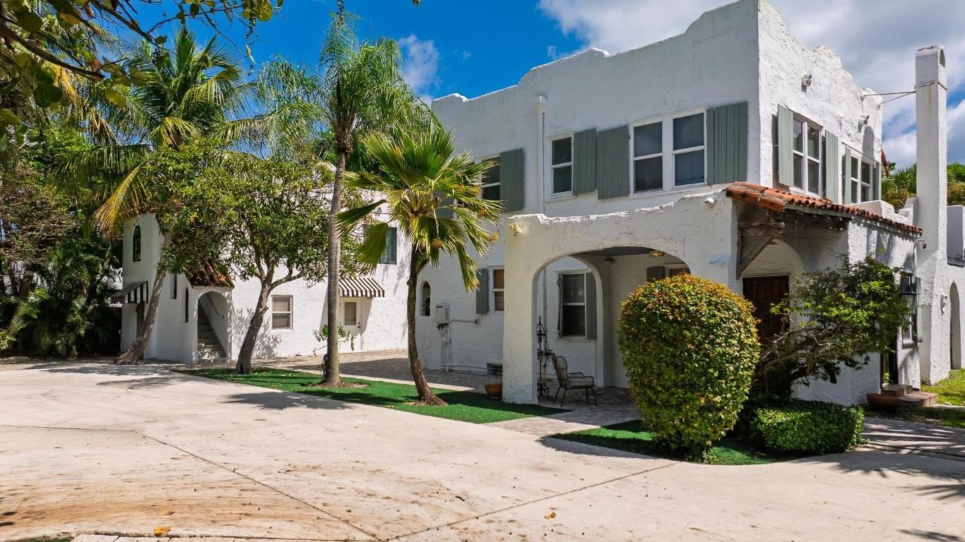 717 Forest Hill Boulevard – photo 2