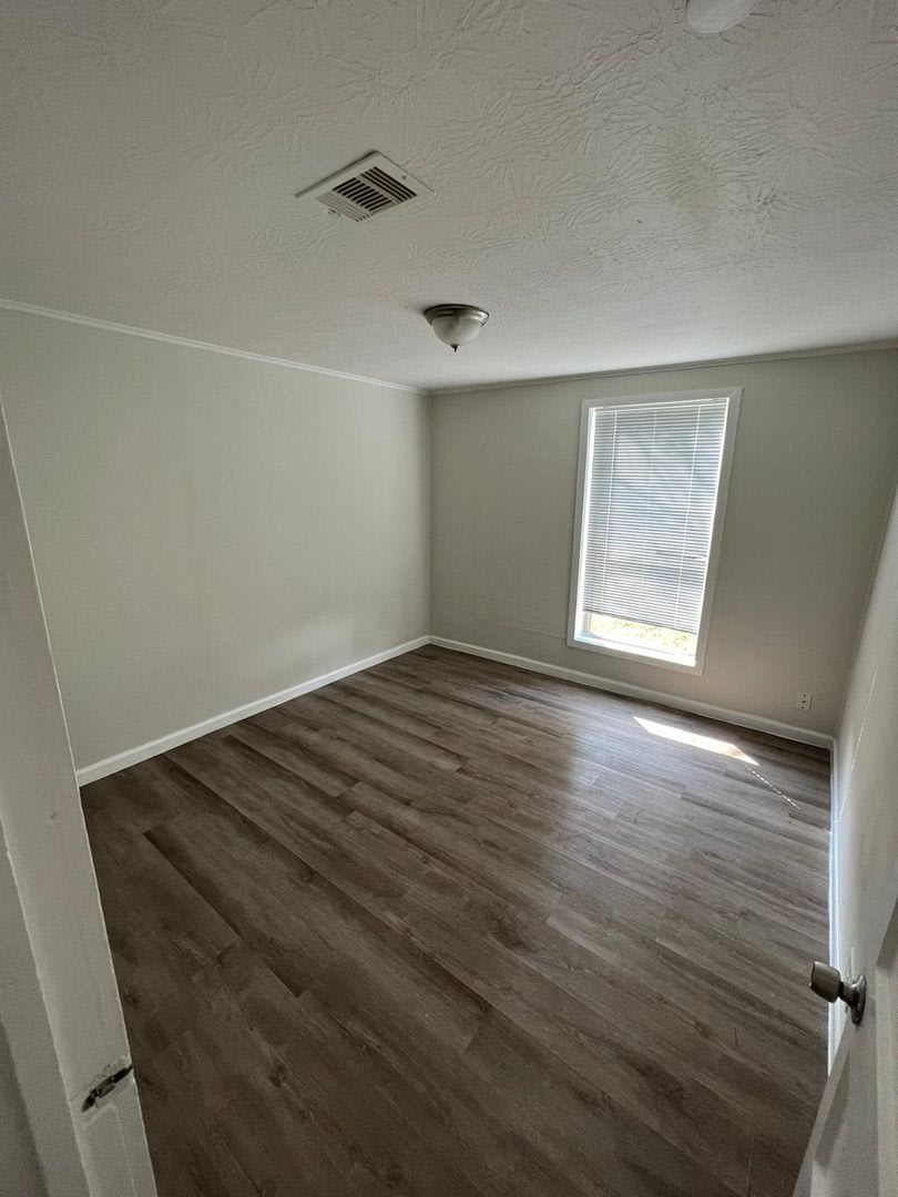 Find your home for less! Gorgeous all renovated Home in Groves, TX!. – photo 4