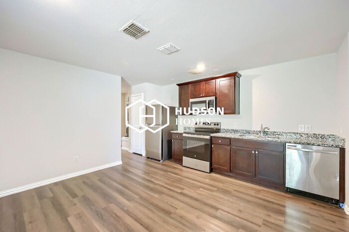 413 Lottie Street – photo 5