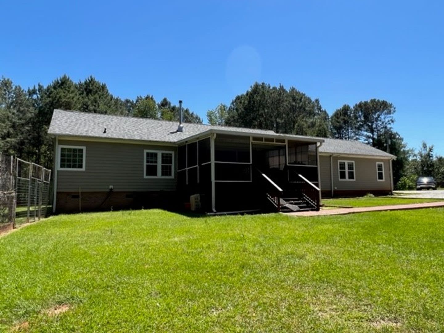 House With Barn And Acreage – photo 2