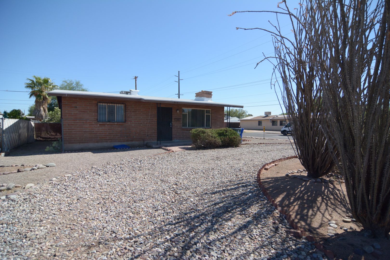 Charming 2 Bedroom 1 Bath Home! Central Tucson Location! – photo 2
