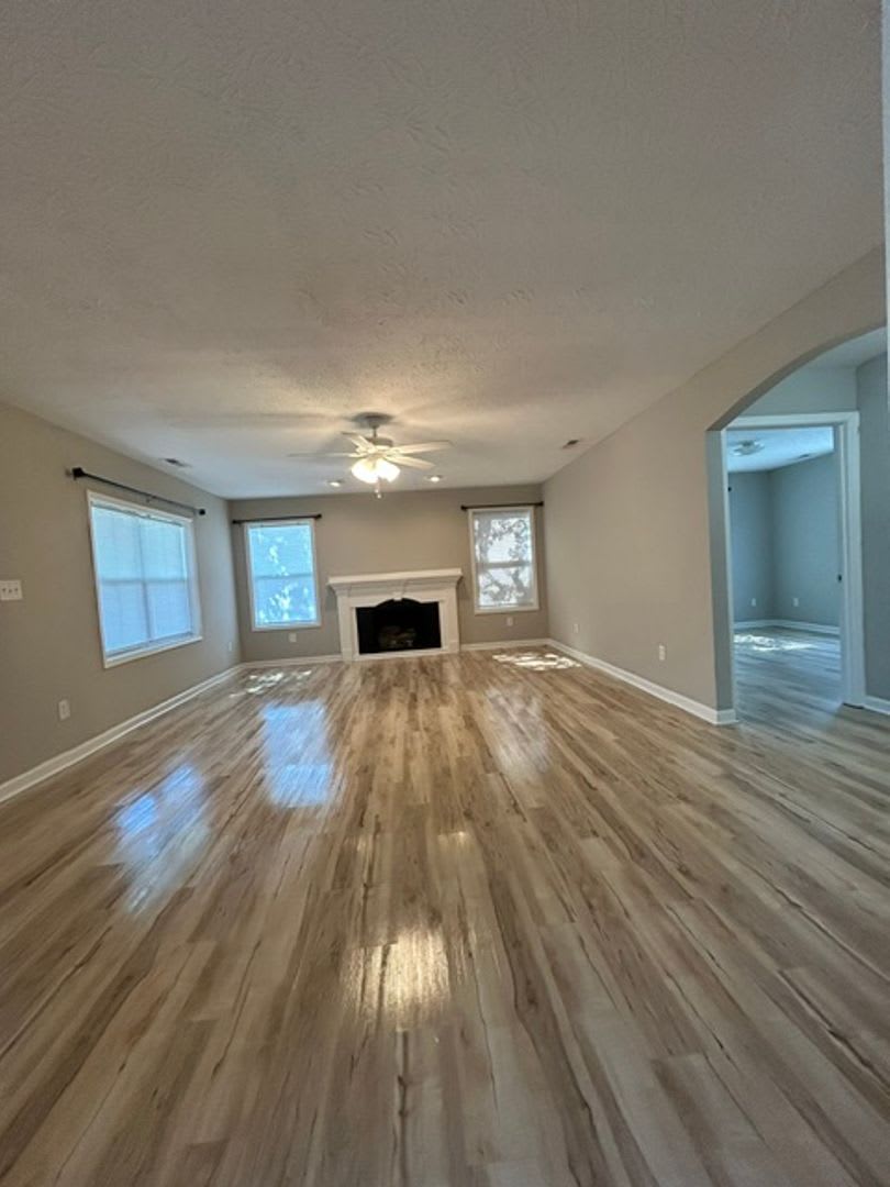 Great spacious home on Nutwood! – photo 1