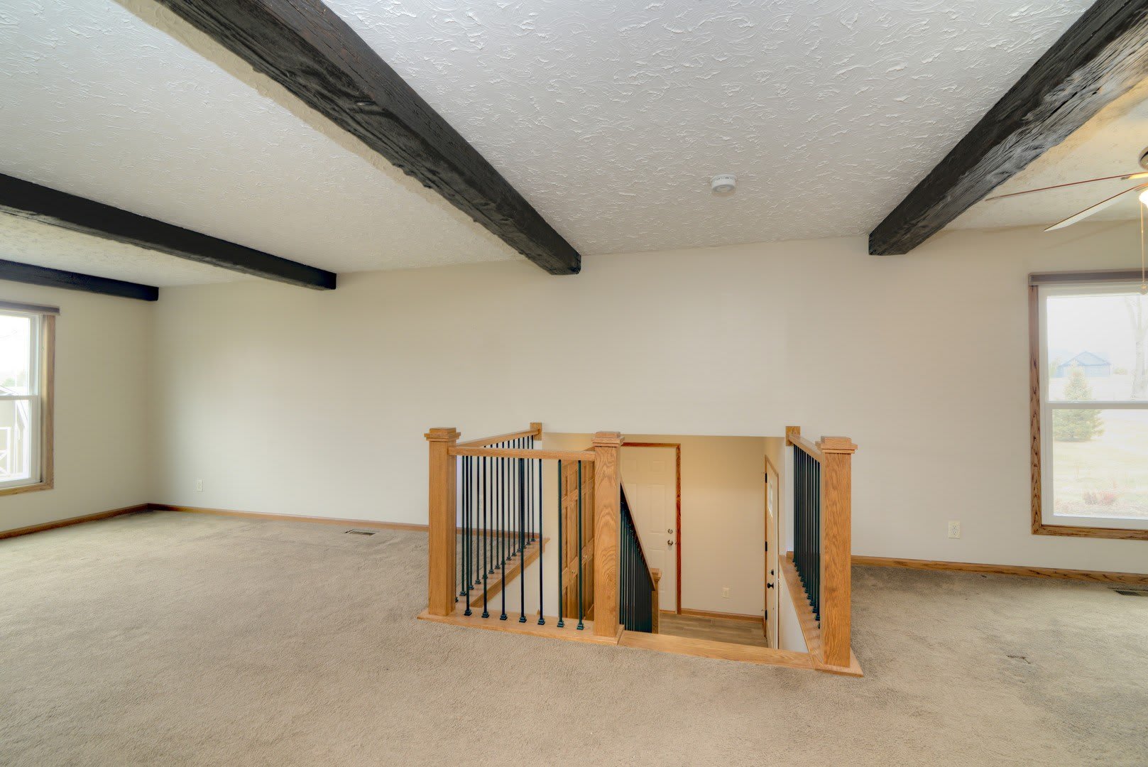 1070 CENTER Drive – photo 3