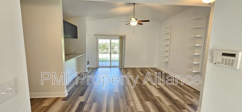 541 Moccasin Ct – photo 2