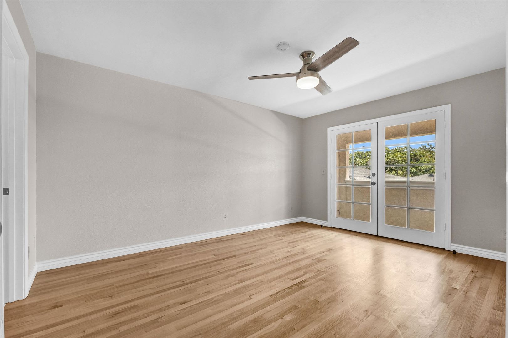 Stunning Remodeled Townhome in Prime Location! – photo 4