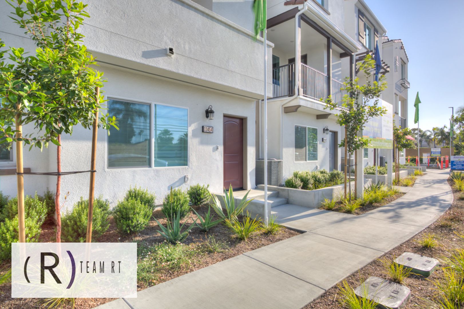 Gorgeous 3 Story 4 Bedroom 3 5 Bathroom Brand New Residence In The Heart Of Artesia – photo 3