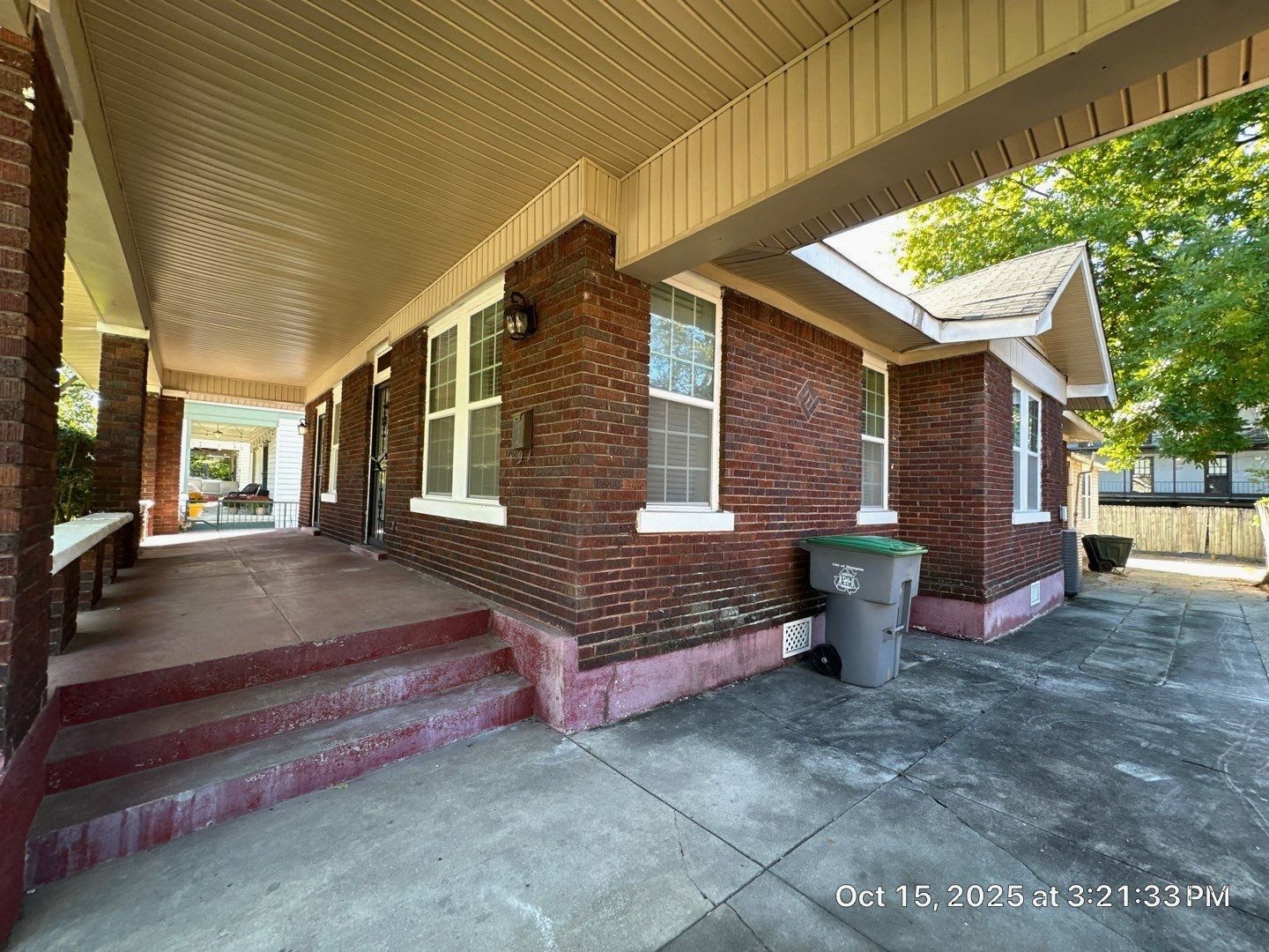 RHODES AREA 4 Bedroom /2.5 Bath House! Gorgeous New Floors – photo 2