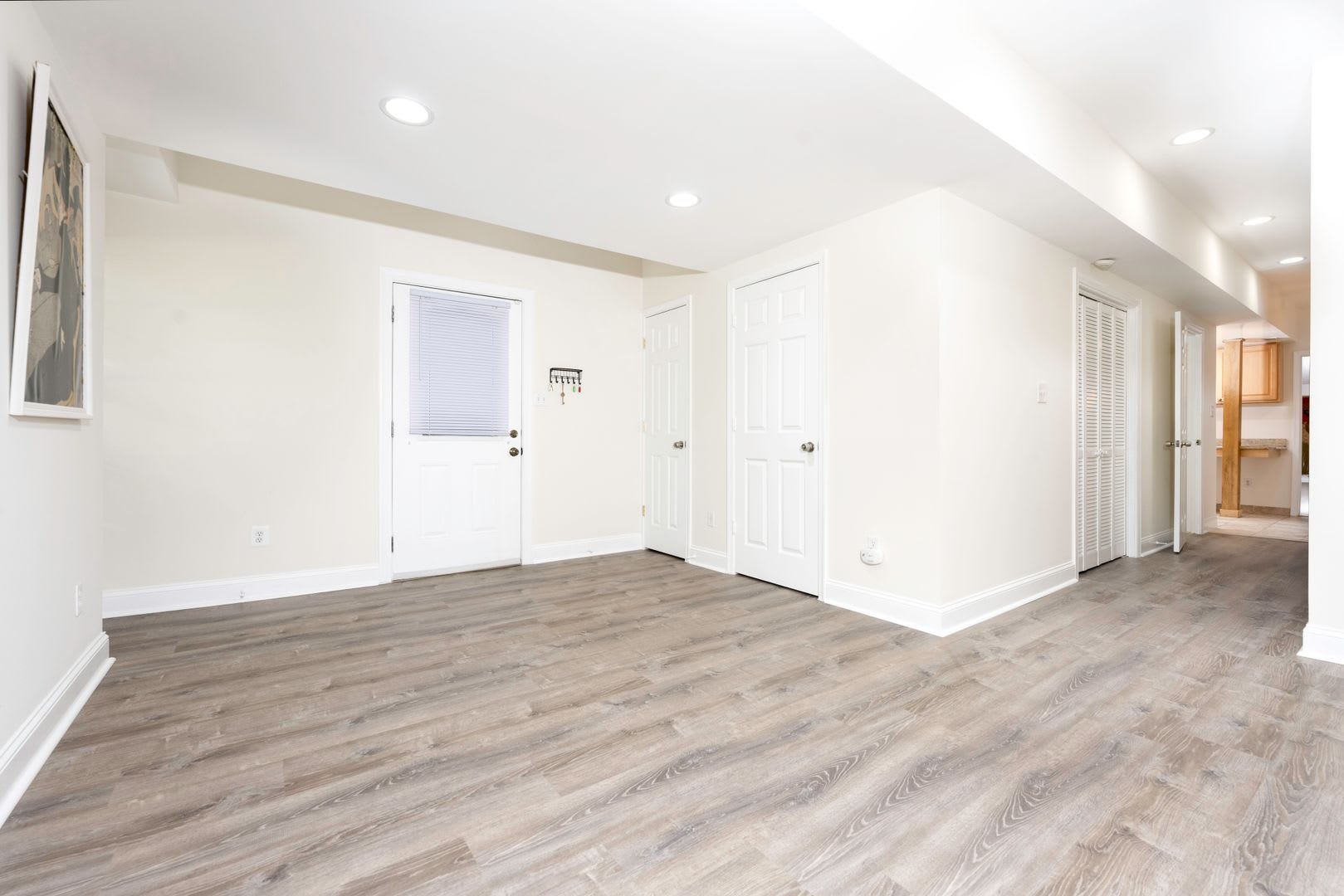 Beautiful and Spacious Lower Level Unit, Separate Entrance, Util. Included-Potomac, MD – photo 4