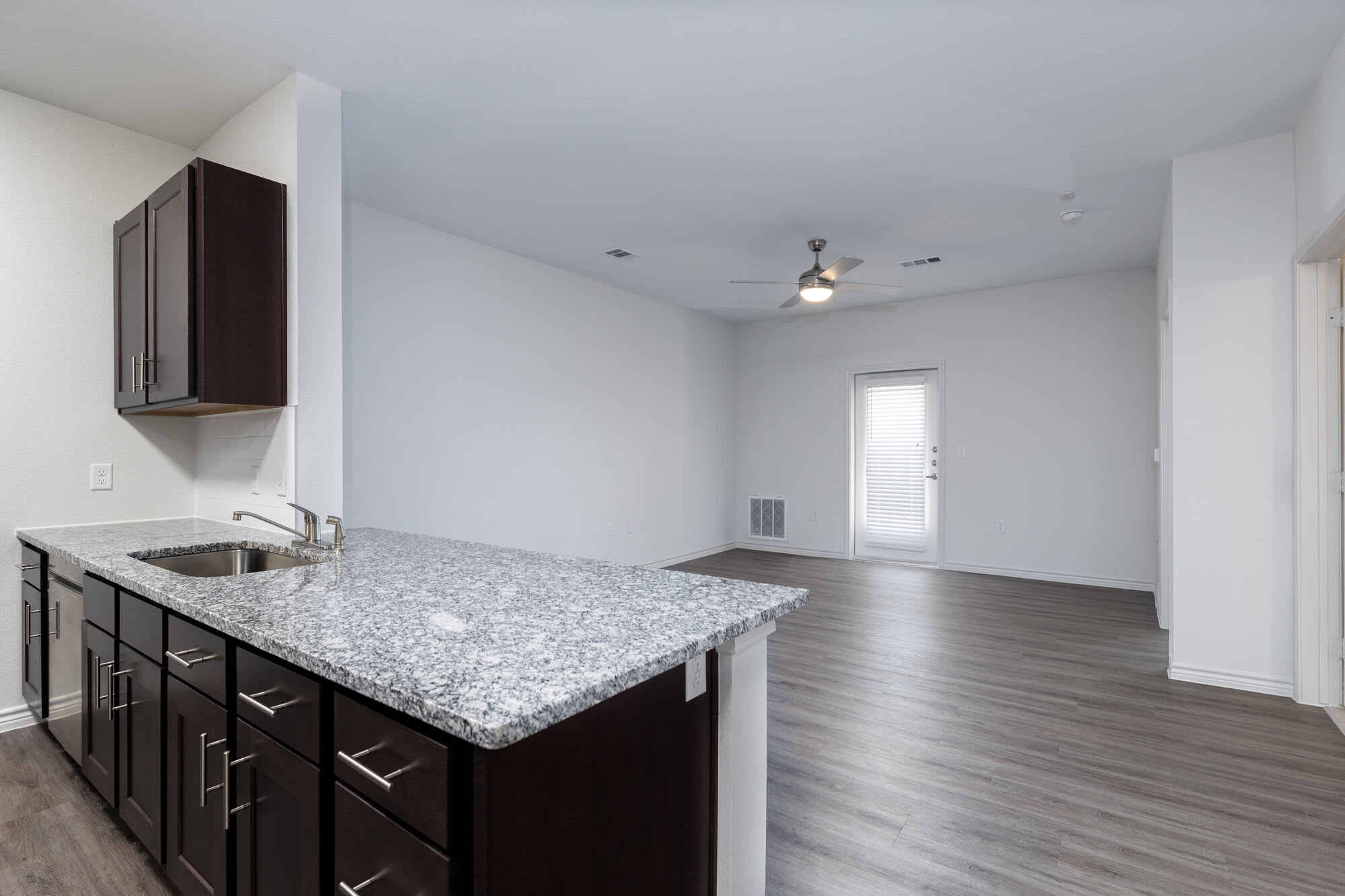 402 Westbrook Drive – photo 3