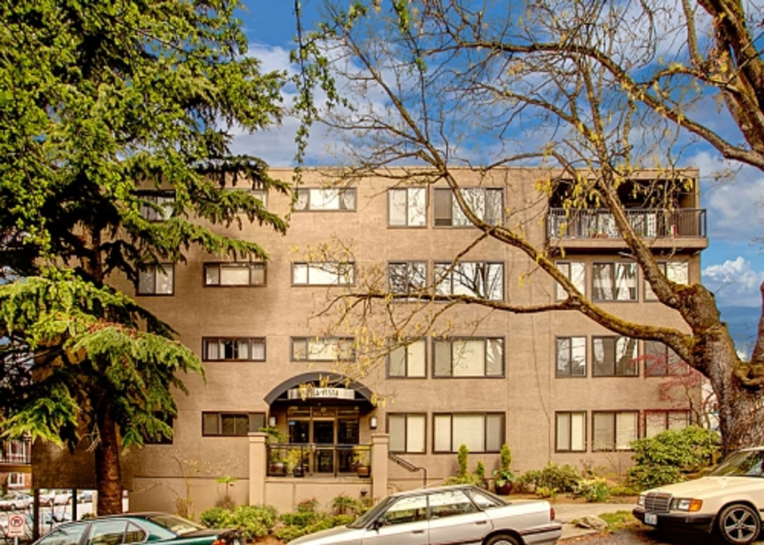 Spacious 1 bedroom, conveniently located, and available now – photo 4