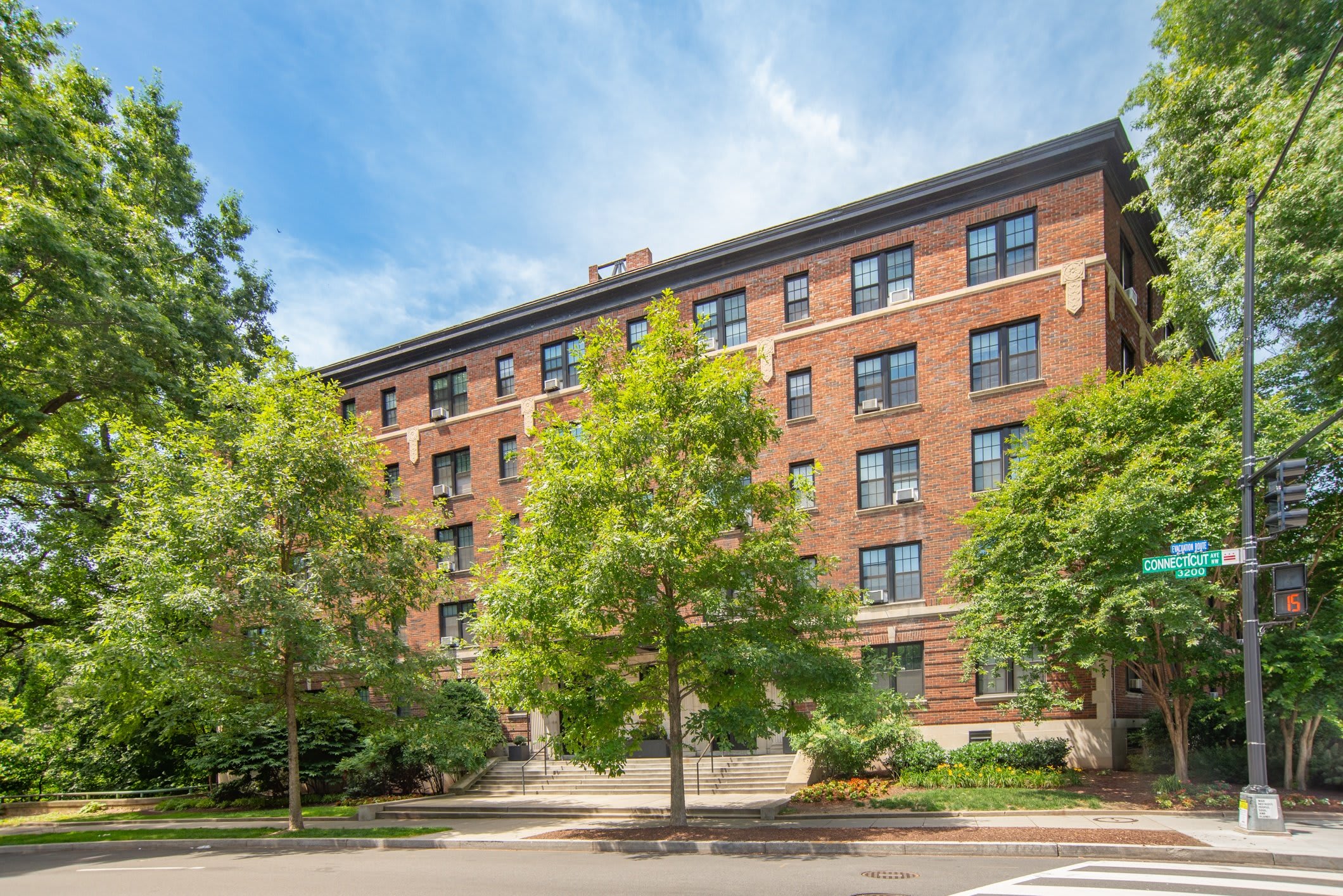 The Parkway Apartments – photo 1