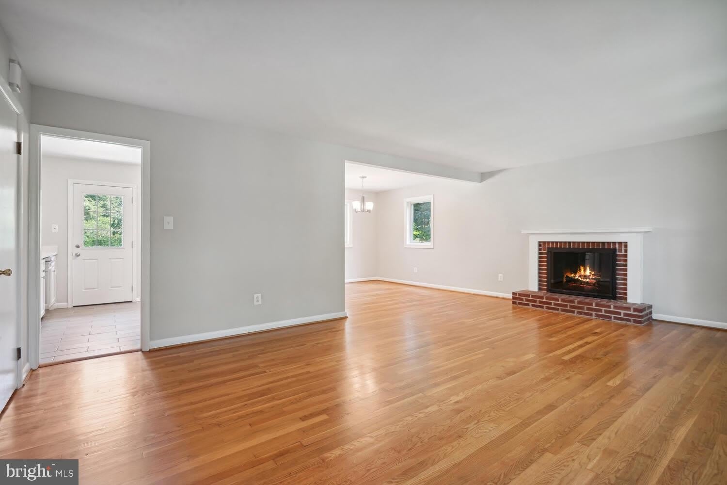 1633 WARNER Avenue – photo 2