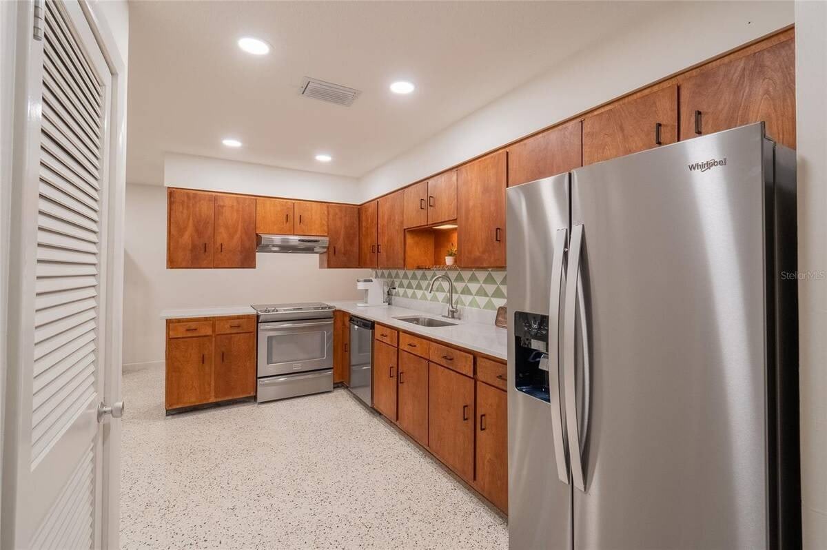 725 S Wilson Avenue – photo 4