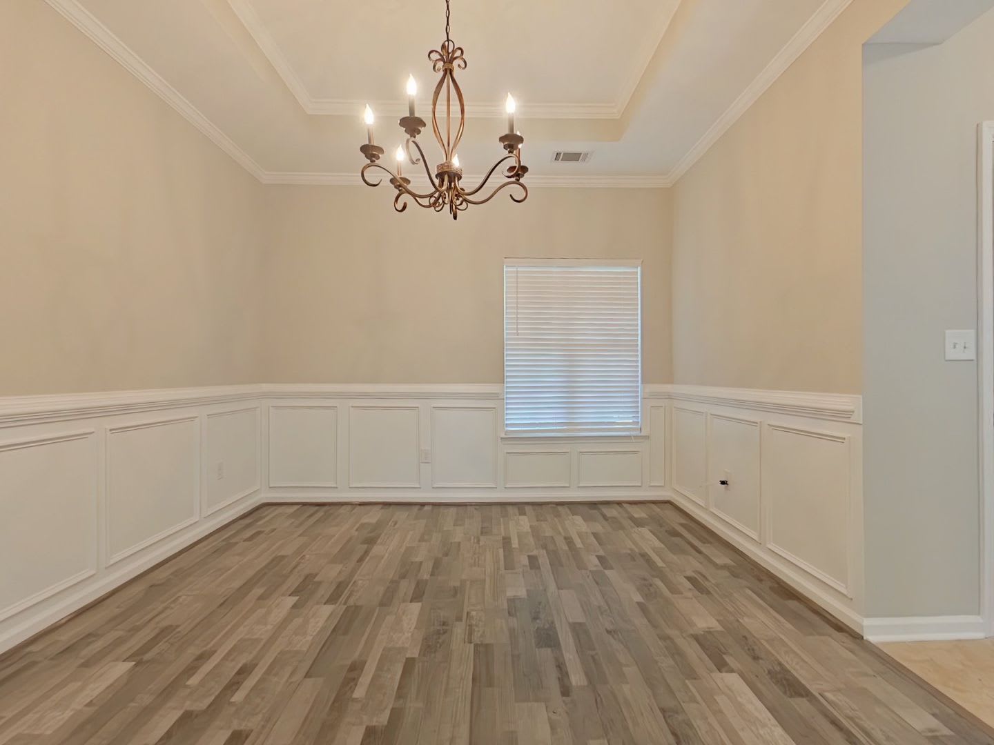 Fresh 3 Bedroom 2 Bath Home With 2 Car Garage – photo 5
