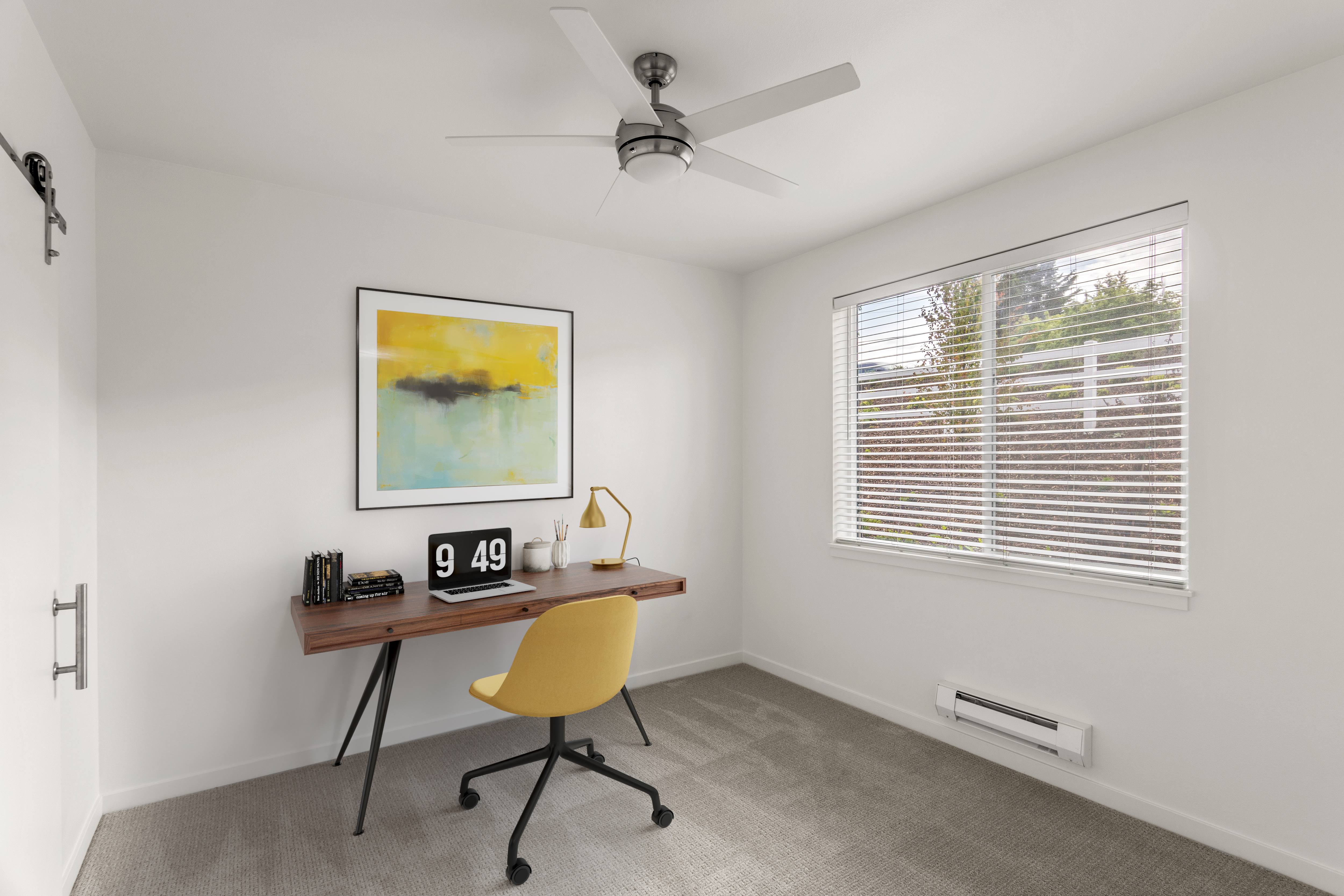 207 East – photo 4