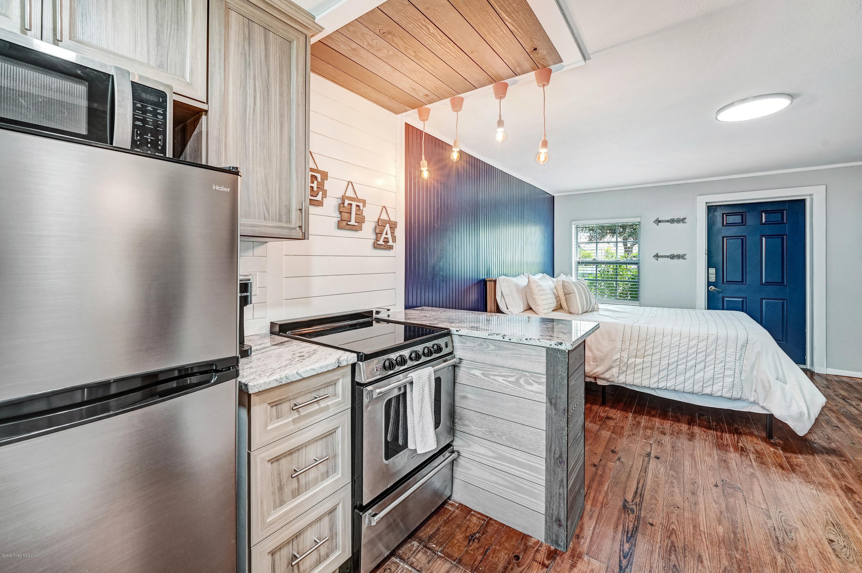 1704 Oak Street – photo 3