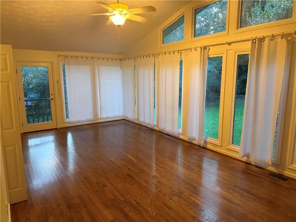 2022 Woodbine Terrace – photo 4