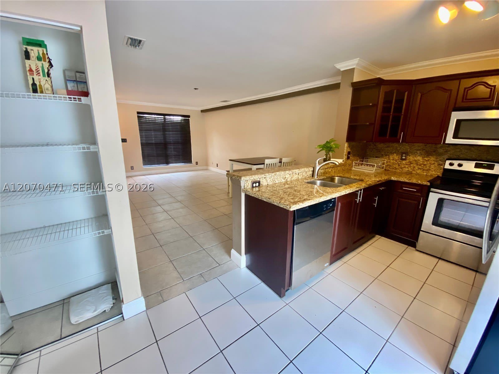 2864 Cambridge Ln – photo 3