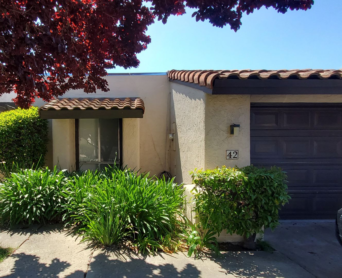 3bd/2ba Home with Two Car Garage – photo 1
