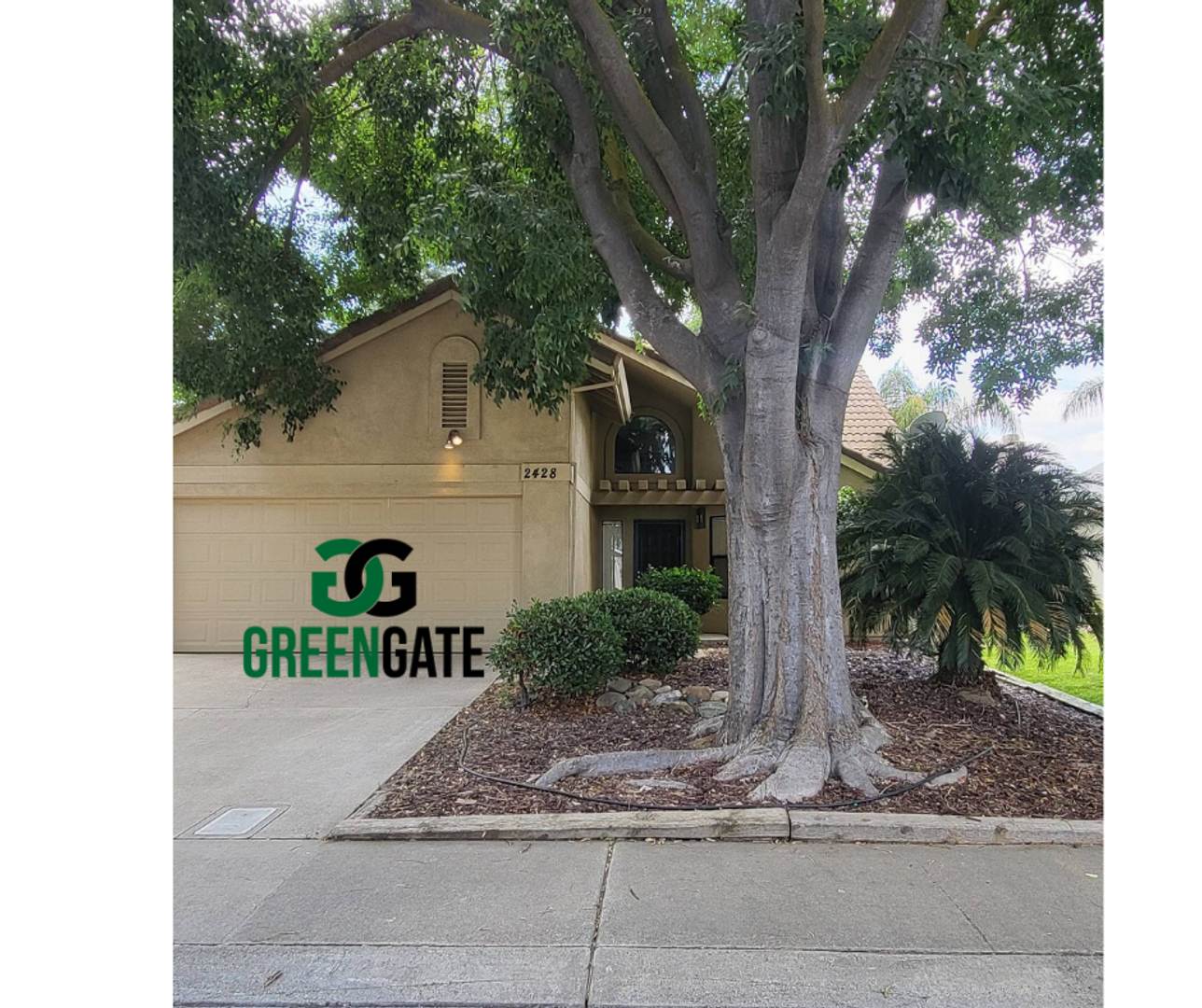 Welcome to this beautiful well maintained 4 bedroom Modesto home! 2428 Woodvale Dr – photo 1