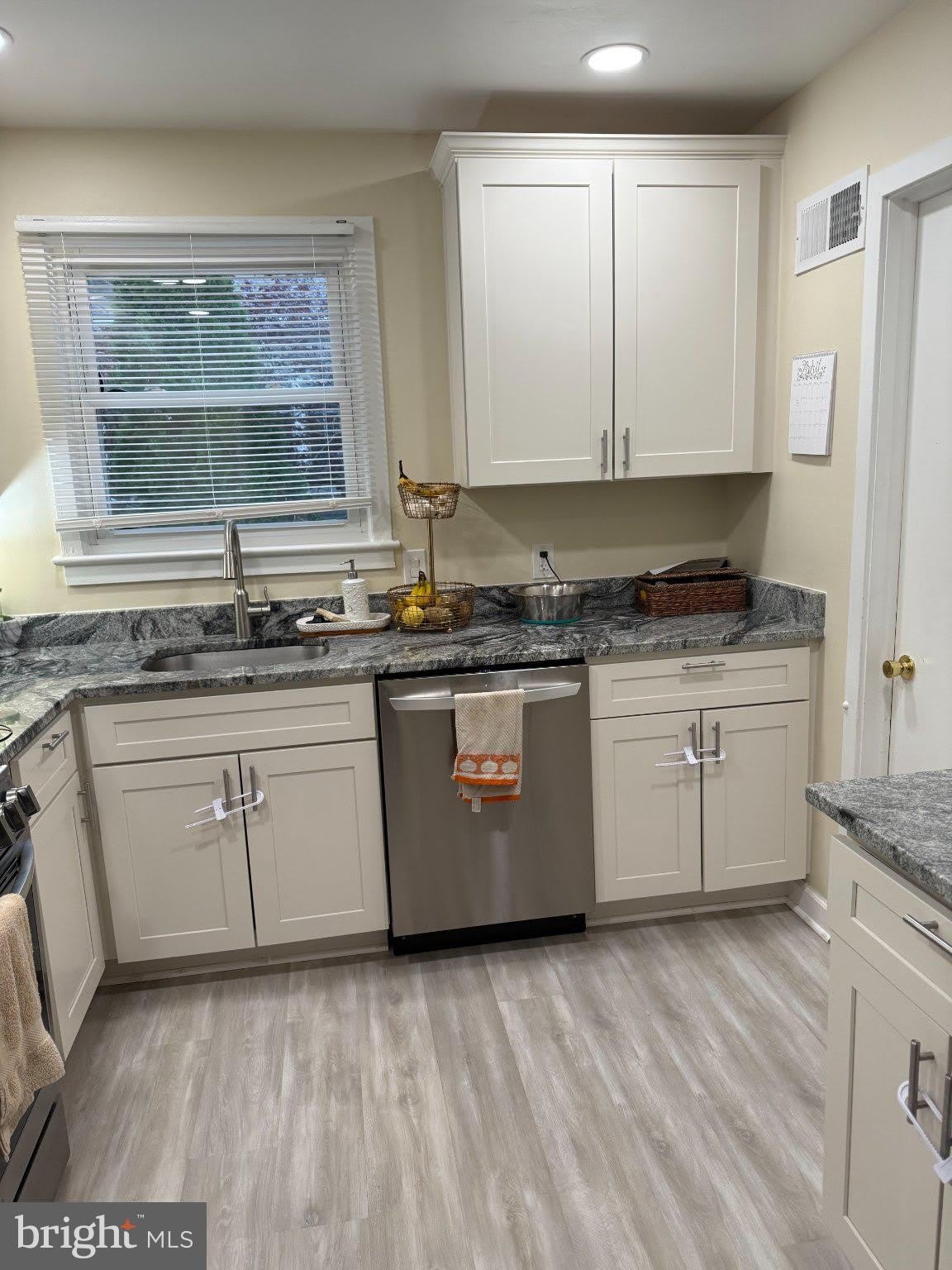 4325 MAPLE Avenue – photo 2