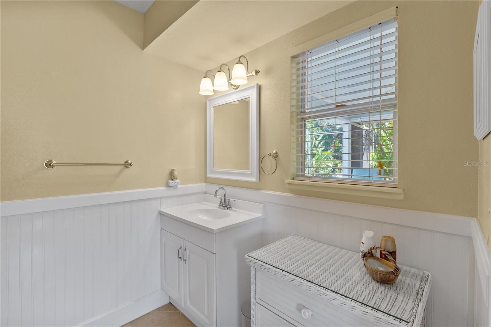 7860 HOLIDAY Drive – photo 5
