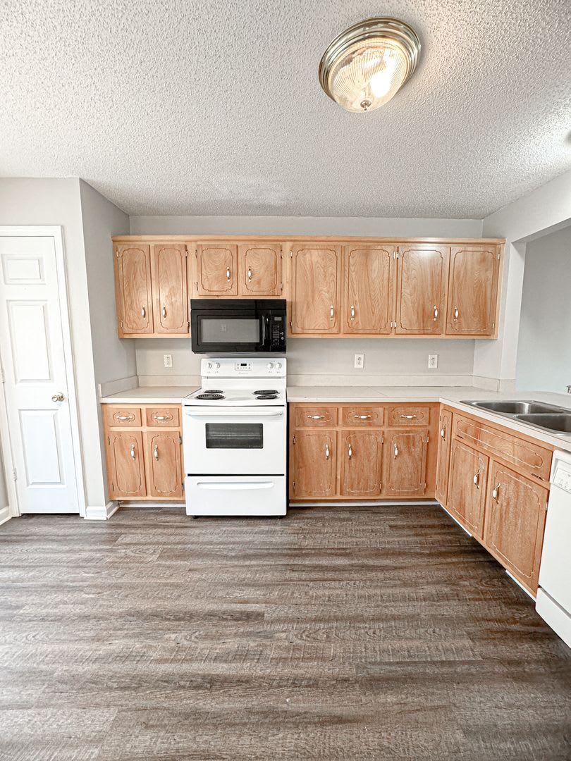 205 Tree Line Dr – photo 2