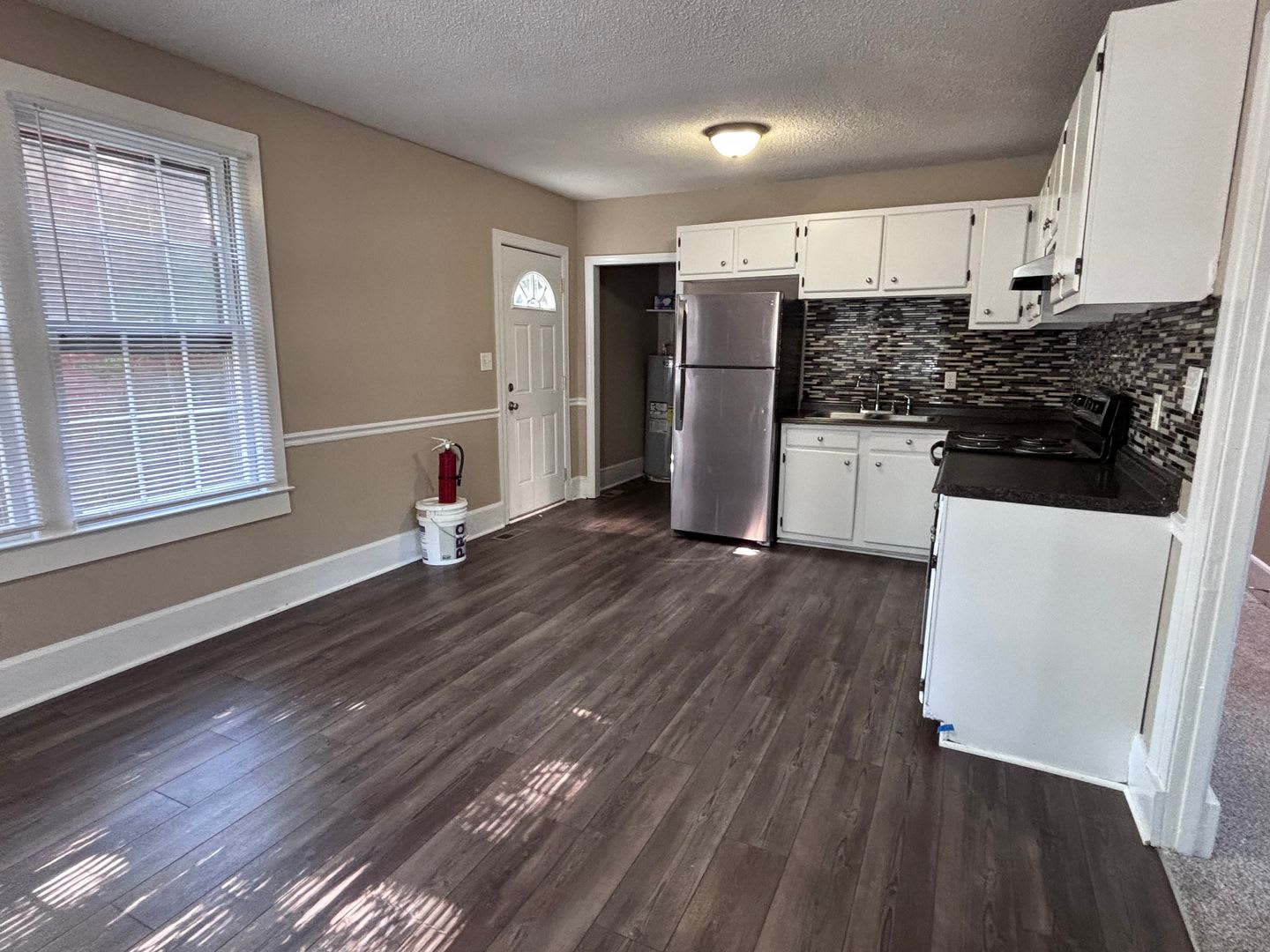 3-bedroom Close to South Elm Street – photo 4