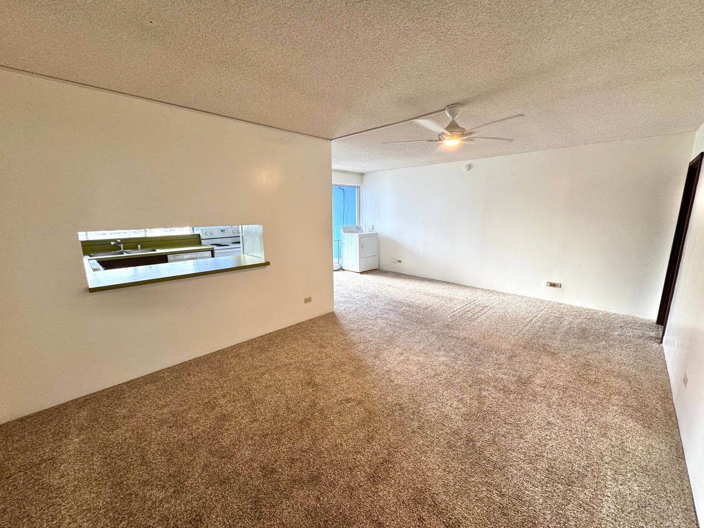 2 Bed 2 Bath 2 Garage Tandem Parking Spot Storage Locker Large Lanai W D In Unit Rooftop Pool In Waikiki – photo 4