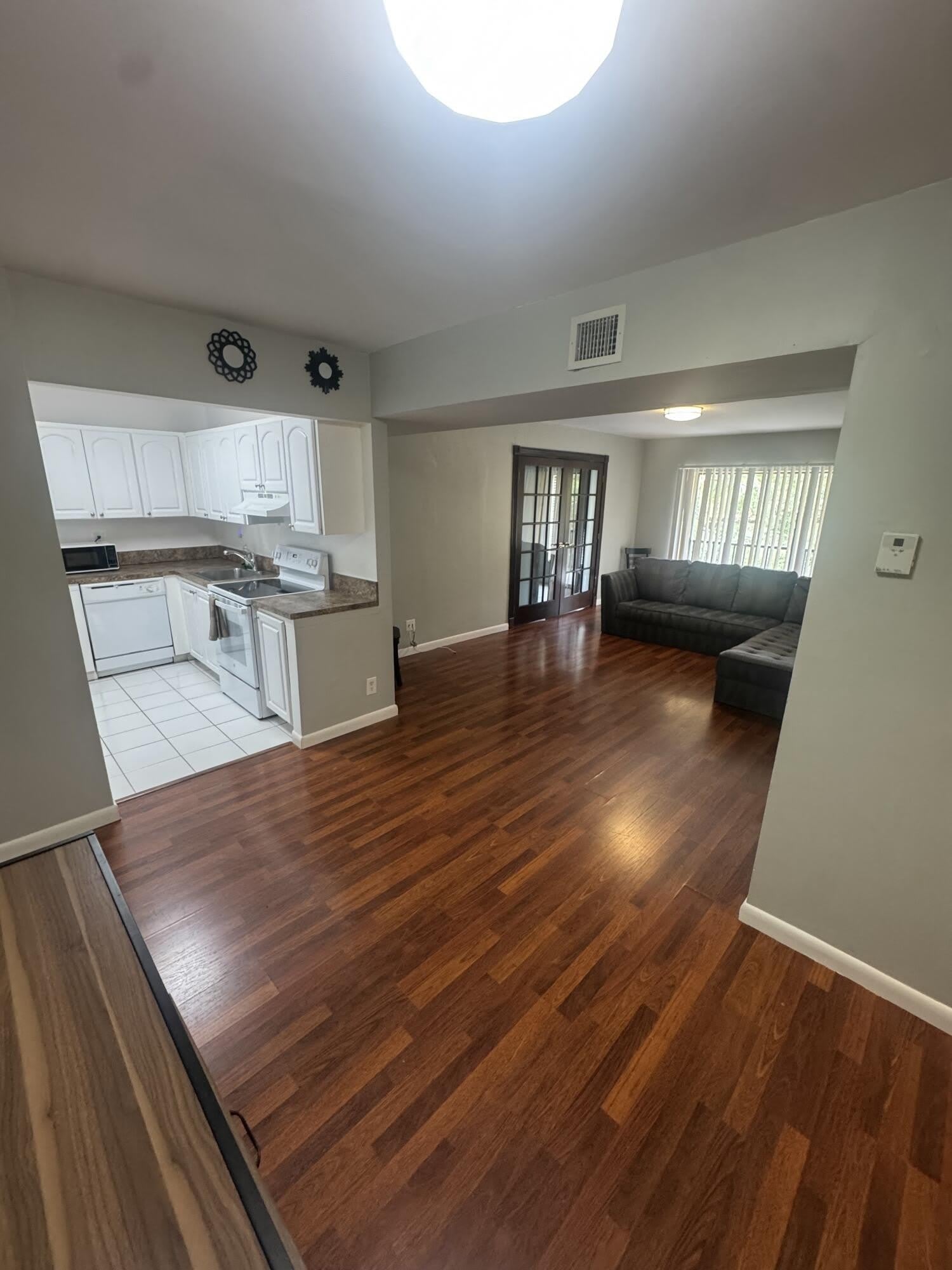 480 NW 20th Street 3060 – photo 1