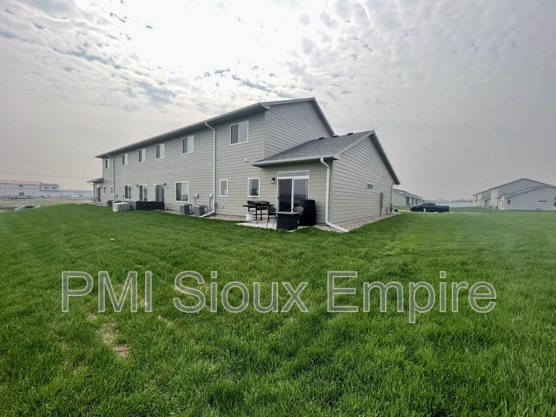 5510 E Lebridge st – photo 2