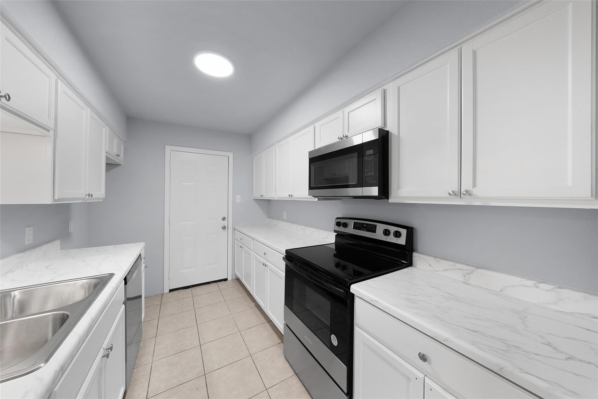 253 Locust Street S – photo 5