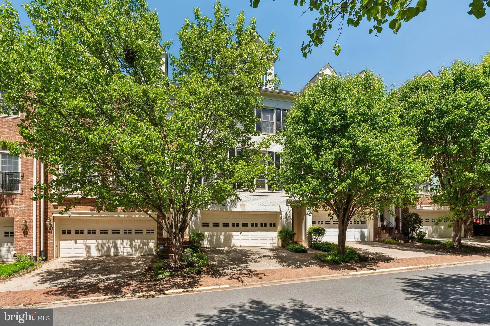 7489 CARRIAGE HILLS Drive – photo 2