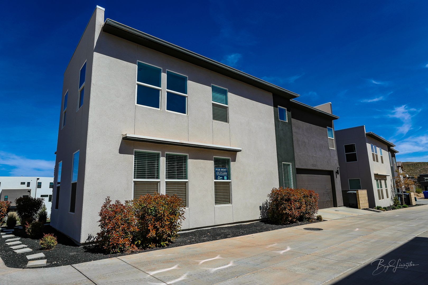 Available Sept 10! .2 bed, 2.5 bath, 2 car garage home for rent in Desert Color – photo 4