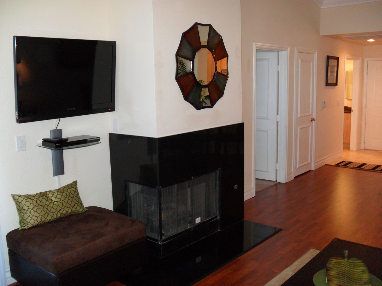 Meridian Upgraded Top Floor 1 Bed – photo 3