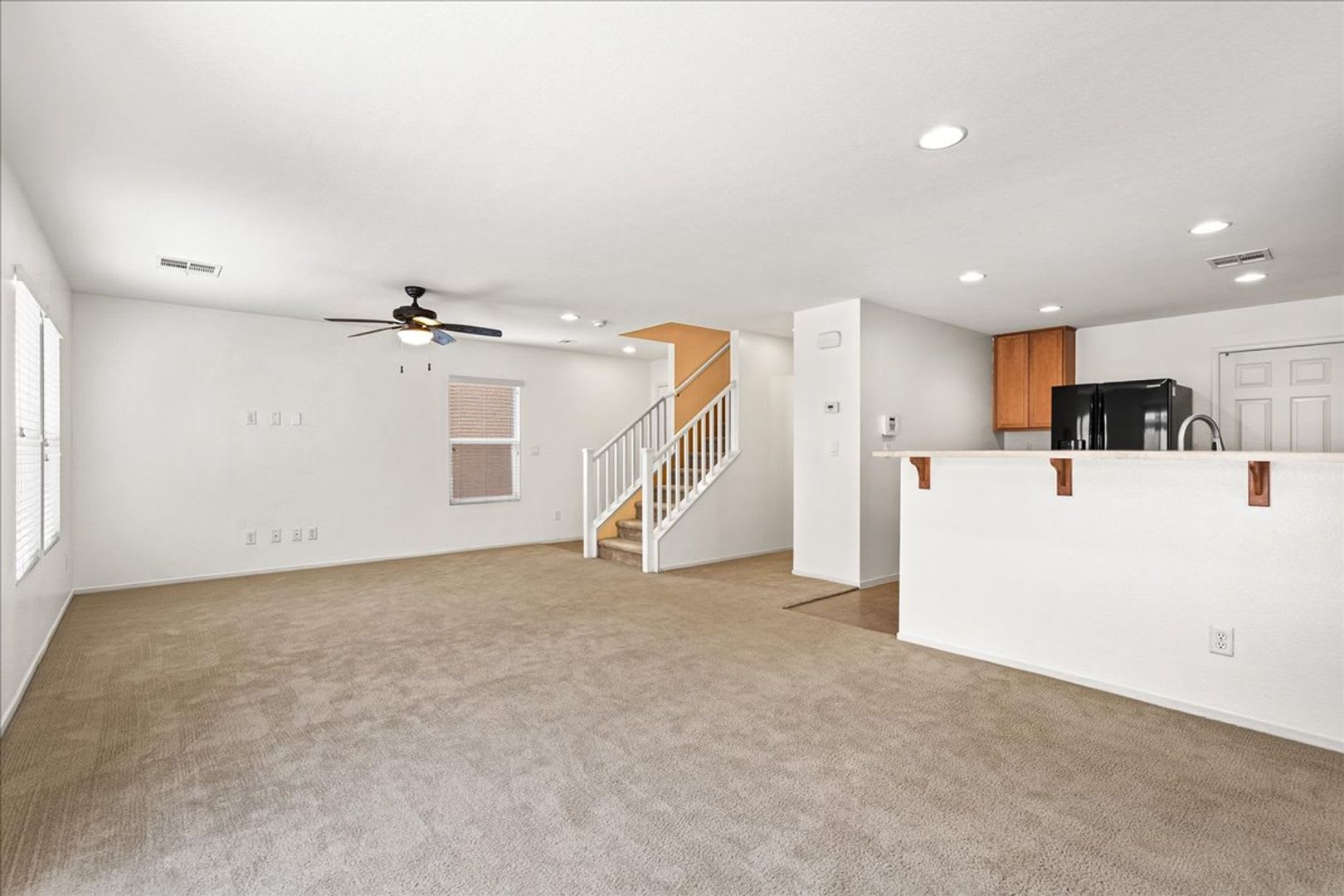 Spacious 3Bd With Expansive Kitchen And Incredible Walk In Closet – photo 1