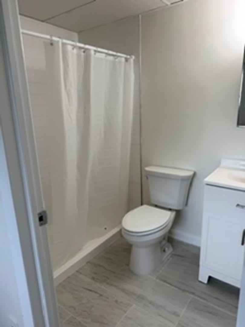 West Carroll Apartments – photo 2