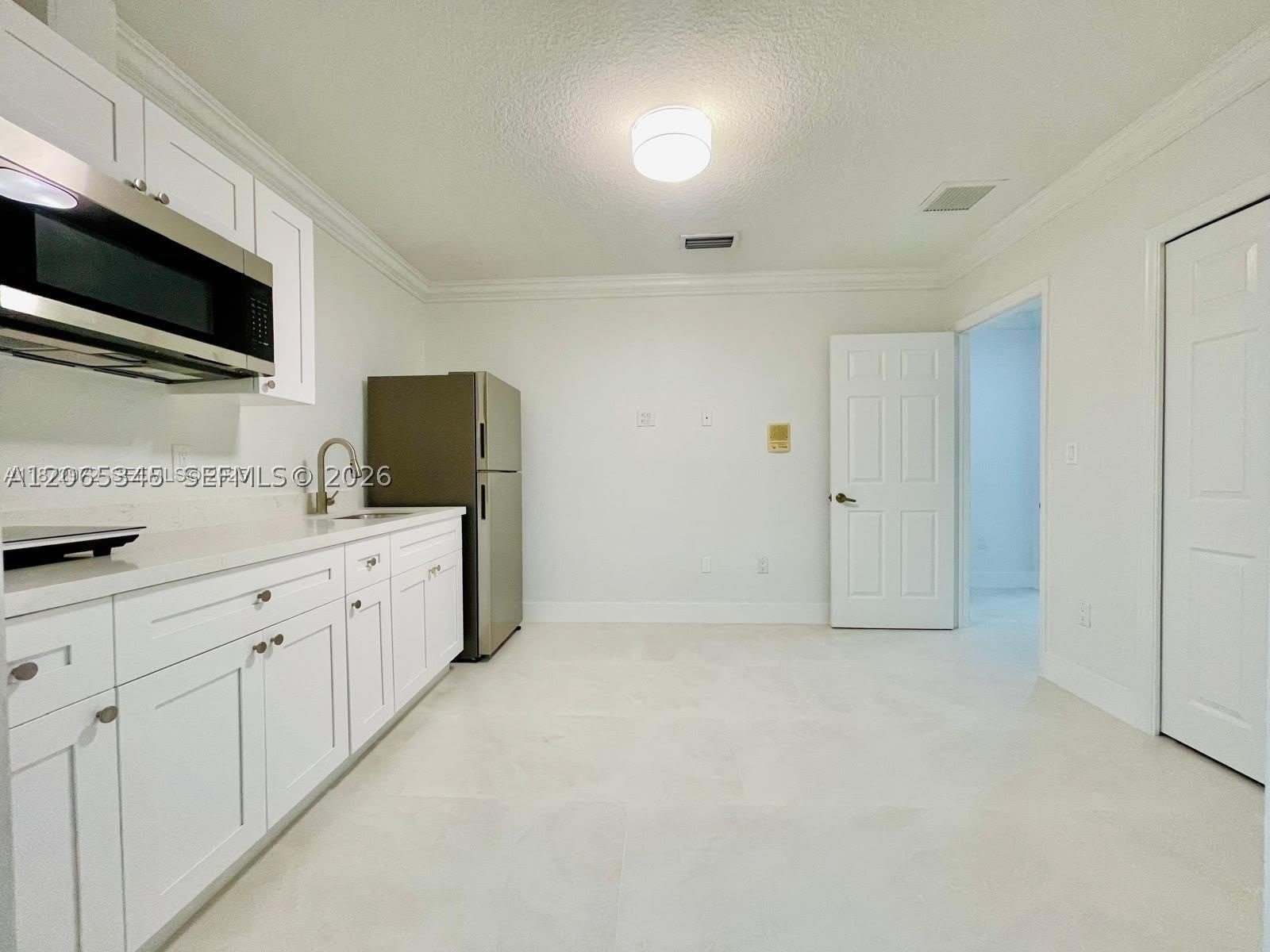 3105 SW 143rd Ct – photo 4