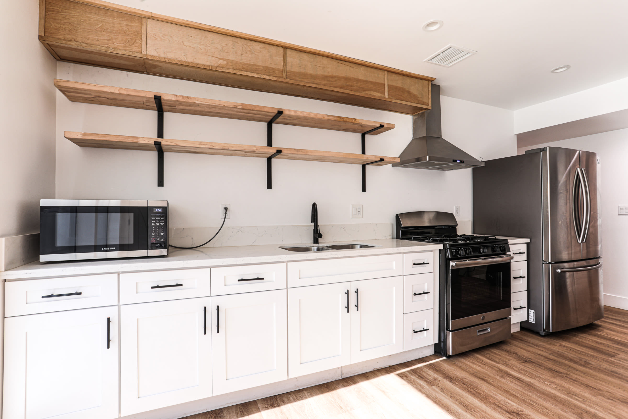 1607 W 35th Place – photo 4
