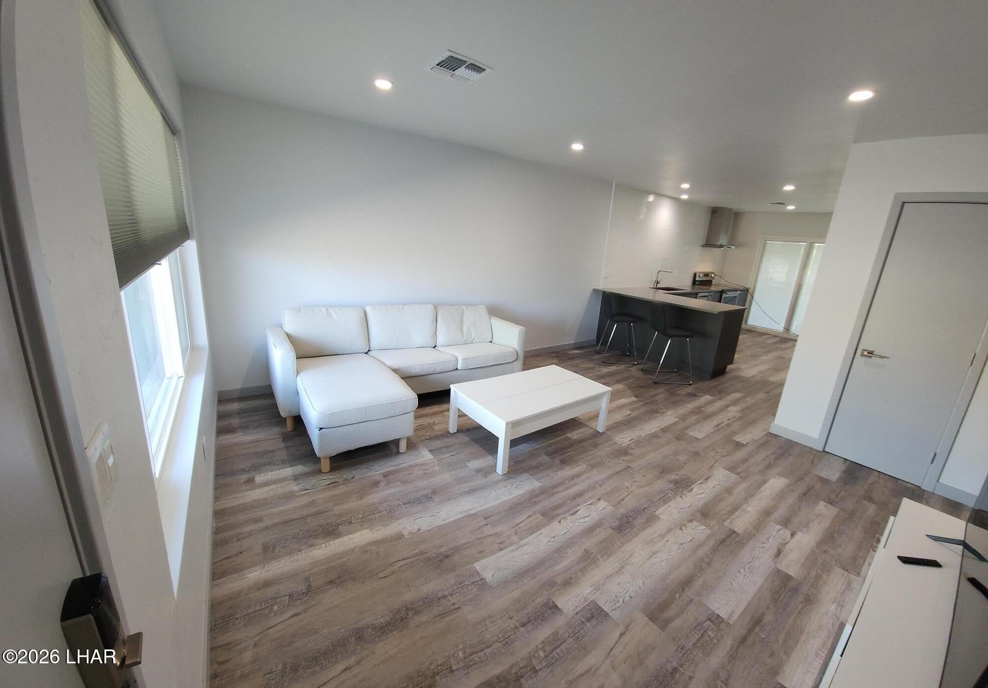 410 Hummingbird Dr – photo 2