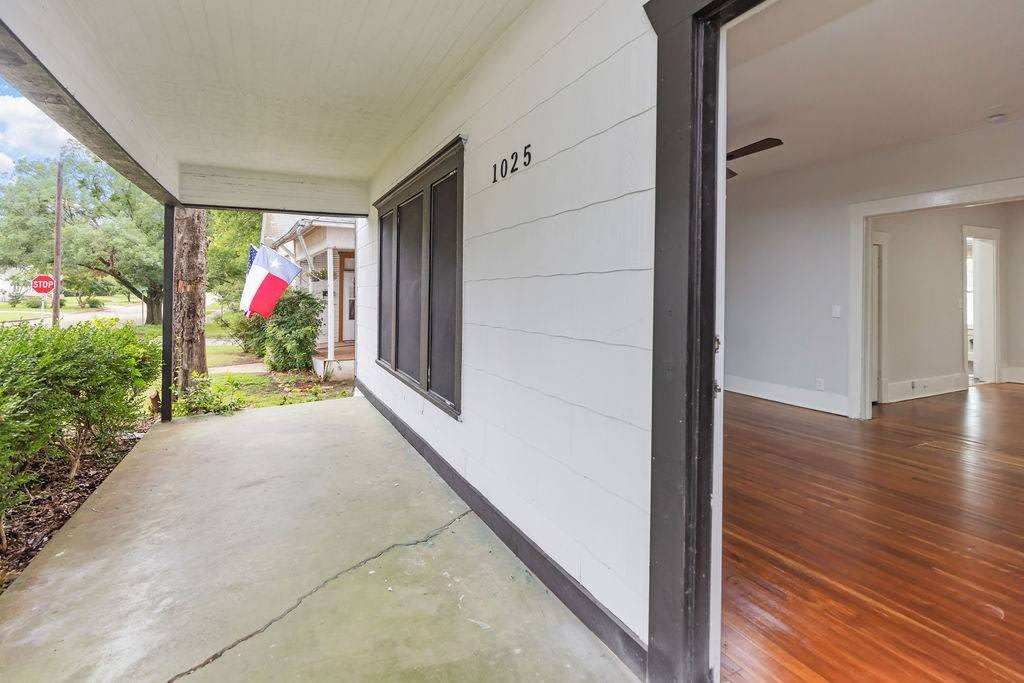 1025 W Walker St – photo 3