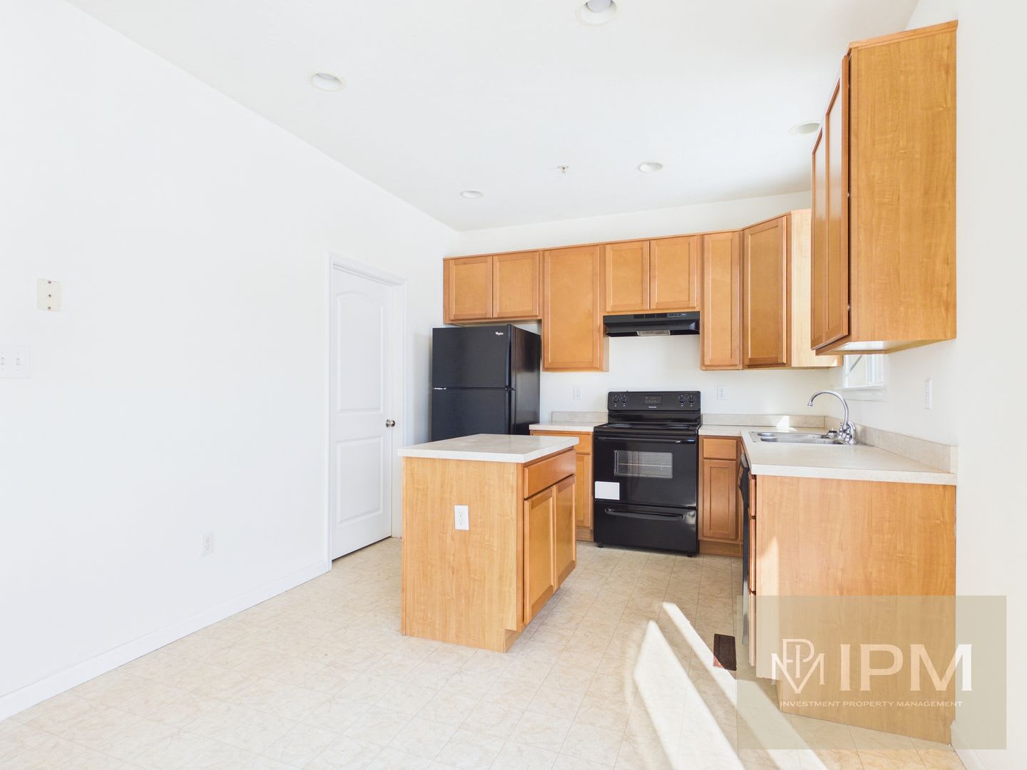 Spacious 3Br 2 5Ba Townhome Garage Basement Storage Spring Grove School District Community Amenities – photo 4