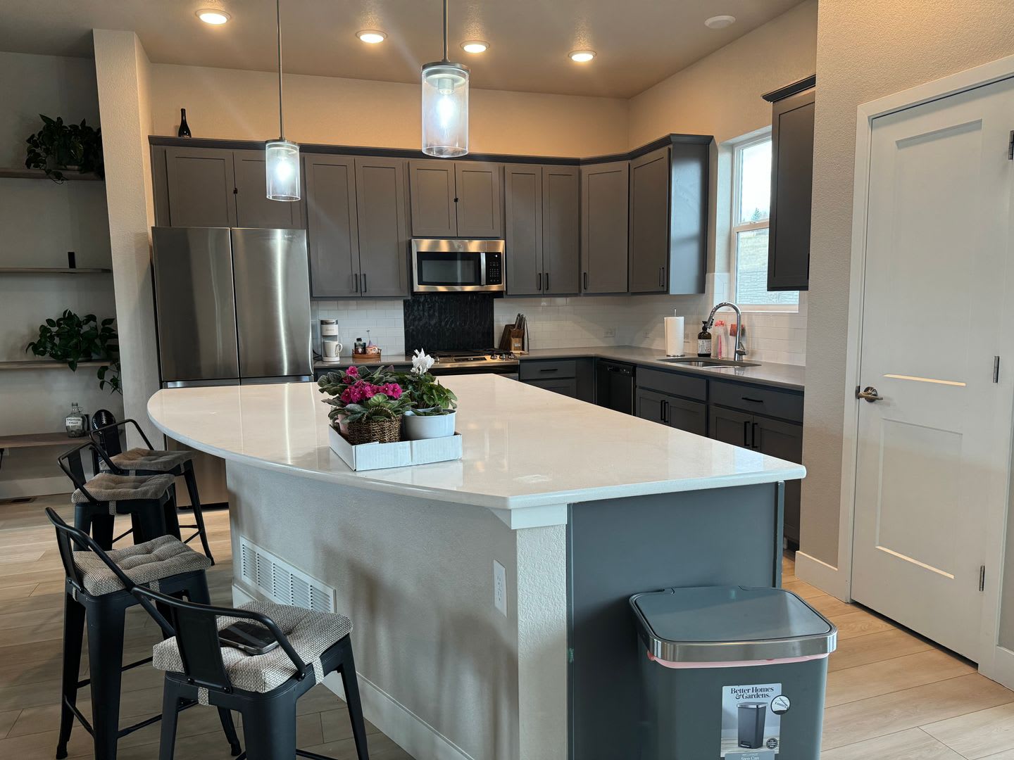 Almost New Central Location Like New 3 4 Bed 4 Bath 2 Car Gated Complex – photo 5