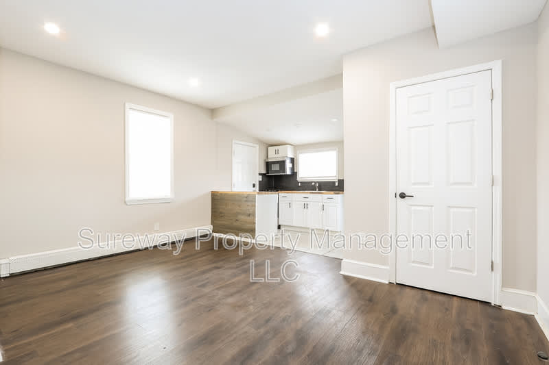 300 D'Arcy Ave – photo 4